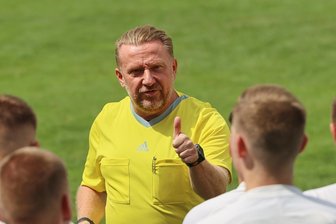 Der Chefarzt in der Schiri-Riege: Operation Kreisoberliga Chemnitz startet - Mediziner Lutz Mirow ist einer von 133 Chemnitzer Schiedsrichtern.