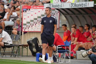 Der Chemnitzer FC rauscht weiter in die Krise - CFC-Cheftrainer Christian Tiffert steht mit seinem Team nach der erneuten Niederlage unter Druck.