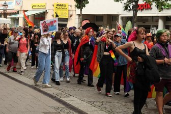 Der Christopher-Street-Day: Warum es ihn auch in Zwickau gibt - Mit einer Demo durch die Stadt hat am Samstag der dritte Christopher-Street-Day in Zwickau begonnen.