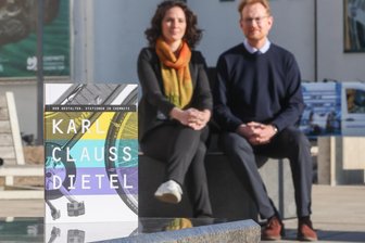 Der die Simme gestaltet hat: Auf den Spuren Karl Clauss Dietels durch Chemnitz - Florence Thurmes, Generaldirektorin der Kunstsammlungen, und Ferenc Csák, Chef des städtischen Kulturbetriebes, sind Herausgeber der Broschüre.