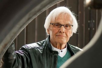 Der die Wismut retten wollte - Mit der Montanregion bis heute eng verbunden: der promovierte Geologe Horst Richter. Das Bild zeigt ihn am sogenannten Schwarzenberg-Gebläse auf der Alten Elisabeth in Freiberg, ein historisches Hochofengebläse der einstigen Schmelzhütte Antonsthal. 