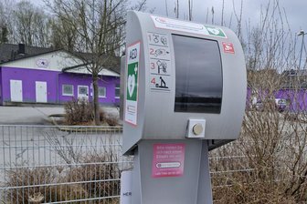 „Der Diebstahl kann im Ernstfall Menschenleben kosten“: Vandalen schlagen erneut in Bad Schlema zu - Erneut ist in Bad Schlema ein mobiler Defibrillator gestohlen worden.