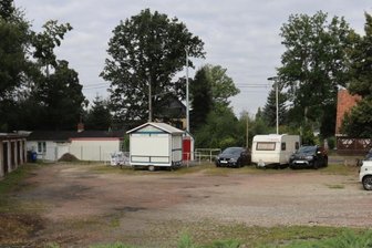 Der Dorffestplatz soll schöner werden - Der Dorfplatz in Schneppendorf braucht eine Frischekur. Nur steht derzeit noch nicht genau fest, in welchem Umfang die Arbeiten erfolgen sollen. Auch ein Parkkonzept gehört zu den Ideen.