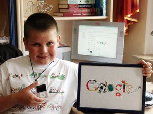 Der Dritte unter 3800 Künstlern - 
              <p class="artikelinhalt">Franz Queck (10) aus Langenweißbach holte sich mit seinem Entwurf für das Doodle zur Fußball-Europameisterschaft beim Google-Wettbewerb den 3. Platz. </p>
            