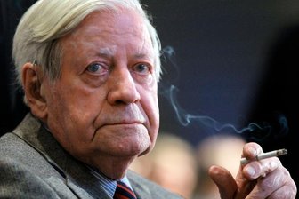 Der ewige Lotse - Ein ganz besonderer Jubilar: Altbundeskanzler Helmut Schmidt (SPD) wird am Montag stolze 95 Jahre alt.