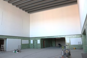 Der Fahrplan für den Kulturbahnhof in Flöha steht - Ein Blick in die fast fertig sanierte Eingangshalle des Bahnhofs Flöha.