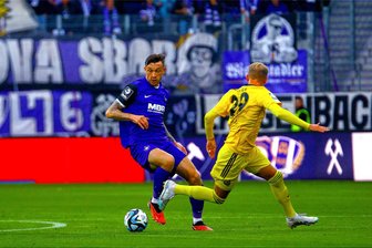 Der FC Erzgebirge Aue bricht die Negativwelle und bezwingt einen Spitzengegner - Der FC Erzgebirge Aue kehrt in die Erfolgsspur zurück - dank zweier Torbeteiligungen von Boris Tashchy (links). 
