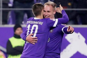 Der FC Erzgebirge schnuppert weiter Höhenluft - Florian Krüger trifft zum 1:0 und jubelt mit Dimitrij Nazarov, der sich wenig später ebenfalls in die Toschützenliste eintragen konnte.