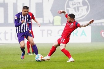 Der FC Erzgebirge verabschiedet sich - Der FC Erzgebirge Aue um Dimitri Nazarov (links) trennte sich von Hansa Rostock mit 2:2.