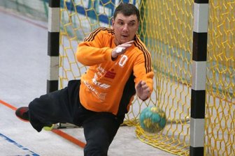Der Fels in der Brandung - Der Tscheche Ludek Kylisek, Handballtorhüter des HC Glauchau/Meerane, überzeugt vor allem durch sein gutes Stellungsspiel.