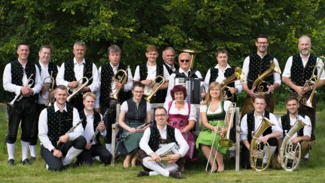 Der Festkalender fürs obere Vogtland - Die Bärendorfer laden ein: Am 25. Juli ist von 13.30 bis 17 Uhr wieder Tanz im Schupfen. 