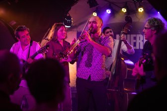 Der Gewinner des 32. Plauener Folkherbstes steht fest - Das Absinto Orkestra spielte sich zum zweiten Wertungskonzert des Folkherbstes in die Herzen der Besucher und ist der Gewinner des diesjährigen Wettbewerbs.