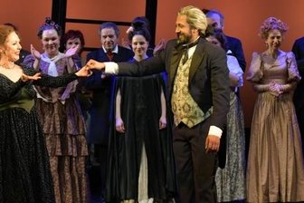 Der Graf von Monte Christo und seine Pechsträhne - Sänger Vikrant Subramanian sprang kurzfristig ein und begeisterte als Edmond Dantès/Graf von Monte Christo im Freiberger Theater.