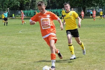 Der große Endspieltag im Nachwuchsfußball - Im Kreispokalfinale der C-Junioren setzte sich die VSG Westsachsen Fraureuth-Ruppertsgrün mit Ben Gläser (vorn) 2:0 gegen den SV Planitz (im Bild: Denny Pötzl) durch.