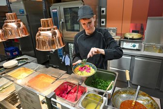 Der große Mensa-Check: Wo Sachsens Studenten und Studentinnen am besten essen - Die Chemnitzer Mensa an der Reichenhainer Straße hat im Bundesranking gut abgeschnitten.
