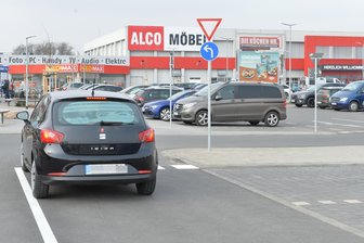 Der gute alte Häuersteig in Freiberg - und plötzlich stolpert der Autopilot - Zufahrt und Parkplatz am Einkaufszentrum Häuersteig Freiberg sind neu geregelt.