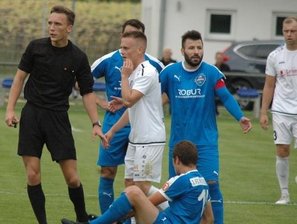 Der Gymnasiast mit Autorität - Gelassenheit bei Diskussionen: Max Kluge setzt auf Kommunikation mit den Spielern und kam in Krieschow ohne Karten aus.