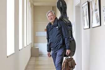 Der Hecker-Entdecker: Cellolehrer Wieland Pörner sagt Tschüss zum Zwickauer Konservatorium - Das Konservatorium verlässt er zum Ende des Schuljahres, aber dem Zwickauer Musikleben bleibt Wieland Pörner erhalten: Er fungiert weiterhin als Cellist des Salonmusik-Ensembles Muggefugg-Symphoniker.