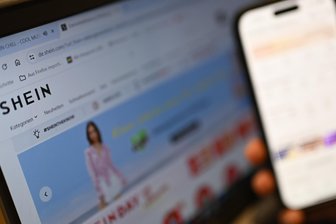 Der hohe Preis billiger Mode: Erst Doku gucken, dann diskutieren - Fast 90 Millionen Nutzer weltweit waren 2023 auf der Online-Plattform Shein unterwegs.