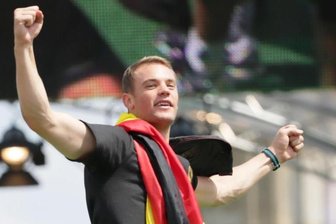 Der Hype geht weiter: Torwart-Gigant Neuer auch "Fußballer des Jahres" -