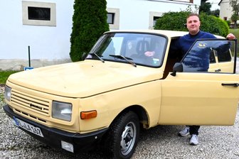 Der junge Rochlitzer und sein Wartburg 353 aus Bulgarien: Ohne H-Kennzeichen zur Oldtimerrallye - Lukas Heinig aus Doberenz bei Rochlitz mit seinem Wartburg Tourist 353 W, Baujahr 1986.
