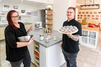 Der Kitt unserer Gesellschaft: Diese Initiativen halten das soziale Leben im Erzgebirge zusammen - Im Süßen Laden des Vereins Kathrinchen Zimtstern in Olbernhau wird das Team  bald um einen Mitarbeiter verstärkt.