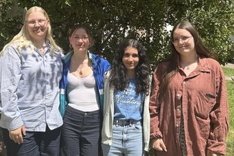 Der kleinste Abiturjahrgang Freibergs: Das Quartett an der „Maria Montessori“-Schule - Eva Heißenberg, Lara Boew, Mona Daiger und Paula Grosa (v.l) haben das Abitur an der FGS „Maria Montessori“ in Freiberg bestanden.