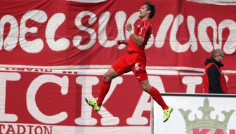 Der König von Zwickau setzt den i-Punkt - Der König kann's: Der 33 Jahre alte FSV-Stürmer Ronny König erzielte sein elftes Saisontor, machte den 2:0-Triumph gegen Halle perfekt.