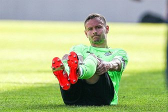 „Der Körper lässt es nicht mehr zu“: CFC-Profi Chris Löwe beendet seine Karriere - 7. Mai 2023: Im Spiel des CFC gegen Jena verletzte sich Chris Löwe am Knie. Seitdem kämpfte der erfahrene Profi um sein Comeback. Doch daraus wird nichts mehr. Er beendet seine Karriere.