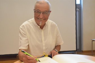 Der Kummerkasten von Oederan: Bernd Klausnitzer verlässt nach 30 Jahren den Stadtrat - In seiner letzten Stadtratssitzung am 18. Juli trug sich Bernd Klausnitzer in das Goldene Buch der Stadt Oederan ein.
