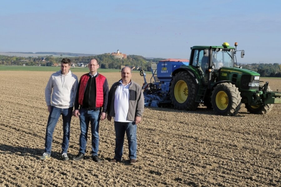 Der Landwirt, der Müller und der Bäcker - Drei Männer, die für regionale Wertschöpfung stehen. Landwirt Thomas Singer, Müller Peter Schmidt und Bäcker Kay Forbriger (von links). 
