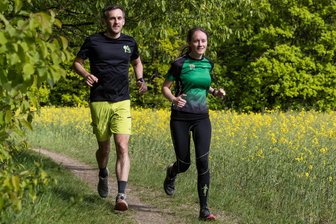 Der Letzte wird der Erste sein: Premiere für besondere Laufveranstaltung in Chemnitz - Anne Gründler und ihr Freund Pierre Kiesewetter sind leidenschaftliche Läufer. Sie organisieren am Wochenende den den „Adelsberg Backyard Ultra“. Selbst werden sie dann aber nicht am Start stehen.