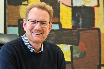 Der Macher im Hintergrund: Ferenc Csák und die Kulturhauptstadt - Für sein Büro hat Ferenc Csák Bilder von Fritz Keller ausgewählt.