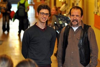 Der Macher und sein Praktikant - Schulleiter Matthias Möbius und Houssein Al Aidi, 17, von der Johann-Gottlieb-Fichte-Oberschule Mittweida sind Experten in Sachen Integration. Houssein saß Möbius jahrelang als Schülersprecher gegenüber. Heute ist er Praktikant im Rektorat.