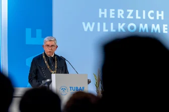 Der Manager geht von Bord: An der Bergakademie Freiberg wird ein Nachfolger für Rektor Klaus-Dieter Barbknecht gesucht - Nach zehnjähriger Amtszeit übergibt Rektor Klaus-Dieter Barbknecht die Leitung der Bergakademie Freiberg an einen Nachfolger oder eine Nachfolgerin. Wer auf den Juristen folgen wird, soll schon in den nächsten Tagen feststehen.