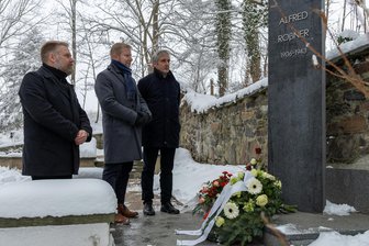 Der Mann, der Juden vor dem Tod bewahrte: Gedenken an den „Oskar Schindler des Vogtlandes“ - Auf dem Friedhof in Falkenstein wird am 27. Januar ein Kranz niedergelegt.