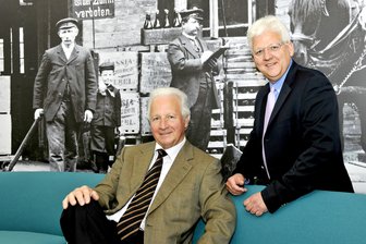 Der Mann, der Lichtenauer Mineralquellen schuf - Günter Hinkel (links) Gründer von Lichtenauer Mineralquellen und sein Sohn Dirk.