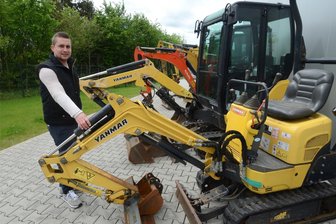 Der Mann mit dem Händchen für Bagger: Warum ein Existenzgründer auf gebrauchte Baumaschinen setzt - Bagger sind seine Leidenschaft – und sein Geschäft. Stefan Preißler hat sich im Treuener Gewerbegebiet Am Wasserturm mit seiner Firma für Baumaschinen selbstständig gemacht.