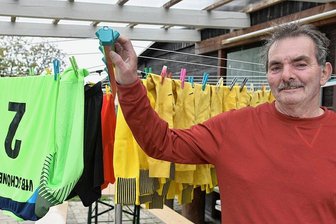 Der Mann, ohne den im Schönecker Fußball nichts läuft - Werner Wlk in seinem Element. Der 70-Jährige wurde mit dem Bürgerpreis 2022 der Verwaltungsgemeinschaft Schöneck/Mühlental geehrt.