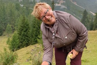 Der Miskus lässt sie nicht los - Auf der Bachlalm zwischen Raumsau, Filzmoos und Dachstein in Österreich fand Regina Herberger im vergangenen September neue Freunde. Sie wurde hier von Murmeltieren begrüßt. Eins ließ sich sogar füttern. 
