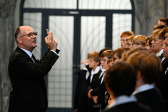 Der neue Dresdner Kreuzkantor Martin Lehmann im Interview: "Man ist ein kleiner Sisyphus" - Martin Lehmann an seiner neuen Wirkungsstätte in Dresden. Im September hat er den Kreuzchor übernommen.