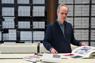 Der neue Hüter des Carlfriedrich-Claus-Archivs - Philipp Freytag im Carlfriedrich-Claus-Archiv, das heute Teil der Chemnitzer Kunstsammlungen ist. 