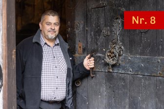 Der Neue im Frohnauer Hammer - Diese Tür hat Jahrhunderte auf dem Buckel. Sie gehört zum ältesten Schmiedemuseum Deutschlands: dem Frohnauer Hammer. Kai Walther wird sie jetzt wahrscheinlich mehrfach am Tag öffnen.