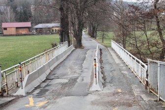 Der Noßwitzer Elsterbrücke droht Sperrung - Nur einspurig, mit 10 km/h und für Fahrzeuge mit einem Gesamtgewicht bis zwei Tonnen, ist die Elsterbrücke in Noßwitz befahrbar.