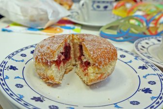Der Pfannkuchen dieses Bäckers schmeckt Zwickauern am besten - Der Bäcker, aus dessen Backstube dieser Pfannkuchen stammt, macht aus Sicht von Zwickauern den leckersten Krapfen.