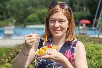 Der Pommes-Test der „Freien Presse“: In welchem Freibad rund um Flöha gibt‘s die besten Fritten? - „Freie Presse“-Redakteurin Franziska Pester hat für den Pommes-Test der Redaktion in den Freibädern in Oederan, Eppendorf, Falkenau und Erdmannsdorf die Fritten gekostet.