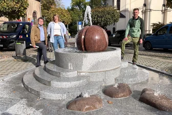 Der Postplatz-Brunnen in Reichenbach sprudelt wieder - Der Brunnen auf dem Postplatz läuft seit Donnerstag wieder.