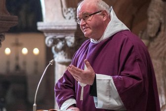 Der Reformationstag verblasst, aber das Reformationsbrötchen bleibt der Renner - Pater Maurus von Wechselburg verbindet mit dem Reformationstag etwas Trauriges, aber auch die Hoffnung auf einen Neubeginn.