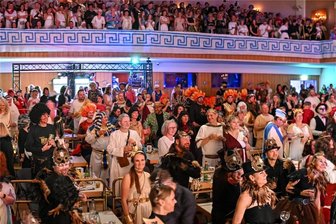 Der Reichenbacher Tennisfasching taucht ab - der Countdown für die Ticketvorbestellung läuft - Schnappschuss vom letzten Reichenbacher Tennisfasching im Neuberinhaus.