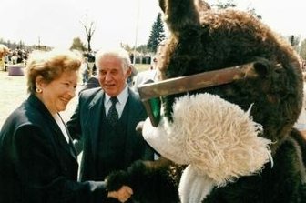 "Der richtige Mann zur richtigen Zeit" - Kurt Biedenkopf besucht 1996 mit seiner Frau Ingrid die Landesgartenschau in Lichtenstein. 